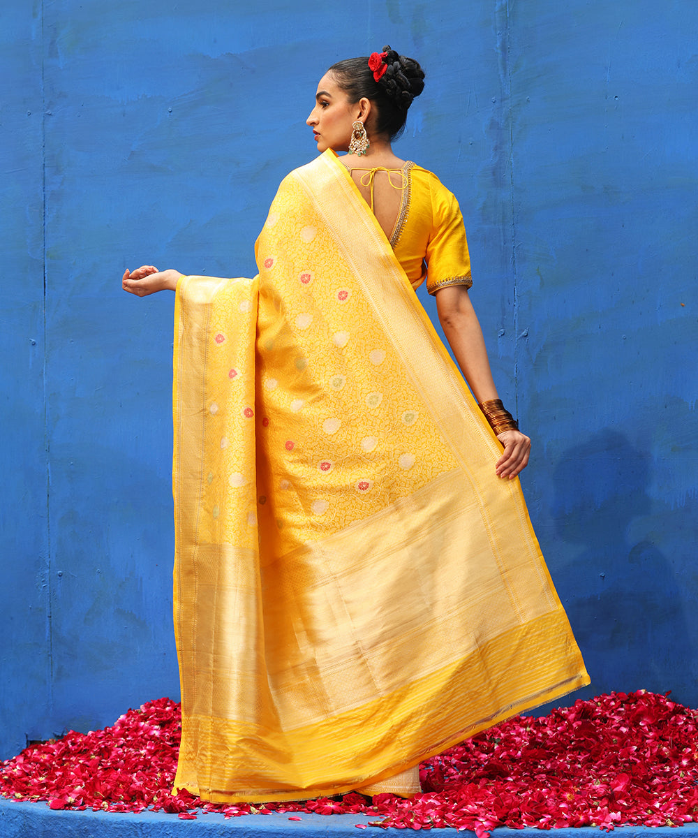 Yellow_Handloom_Pure_Katan_Silk_Kimkhab_Banarasi_Saree_With_Meenakari_WeaverStory_03