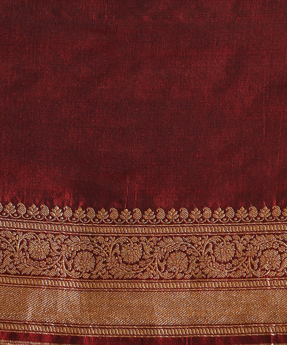 Handloom_Maroon_Pure_Katan_Silk_Banarasi_Saree_With_Zari_Booti_And_Kadhwa_Border_WeaverStory_05