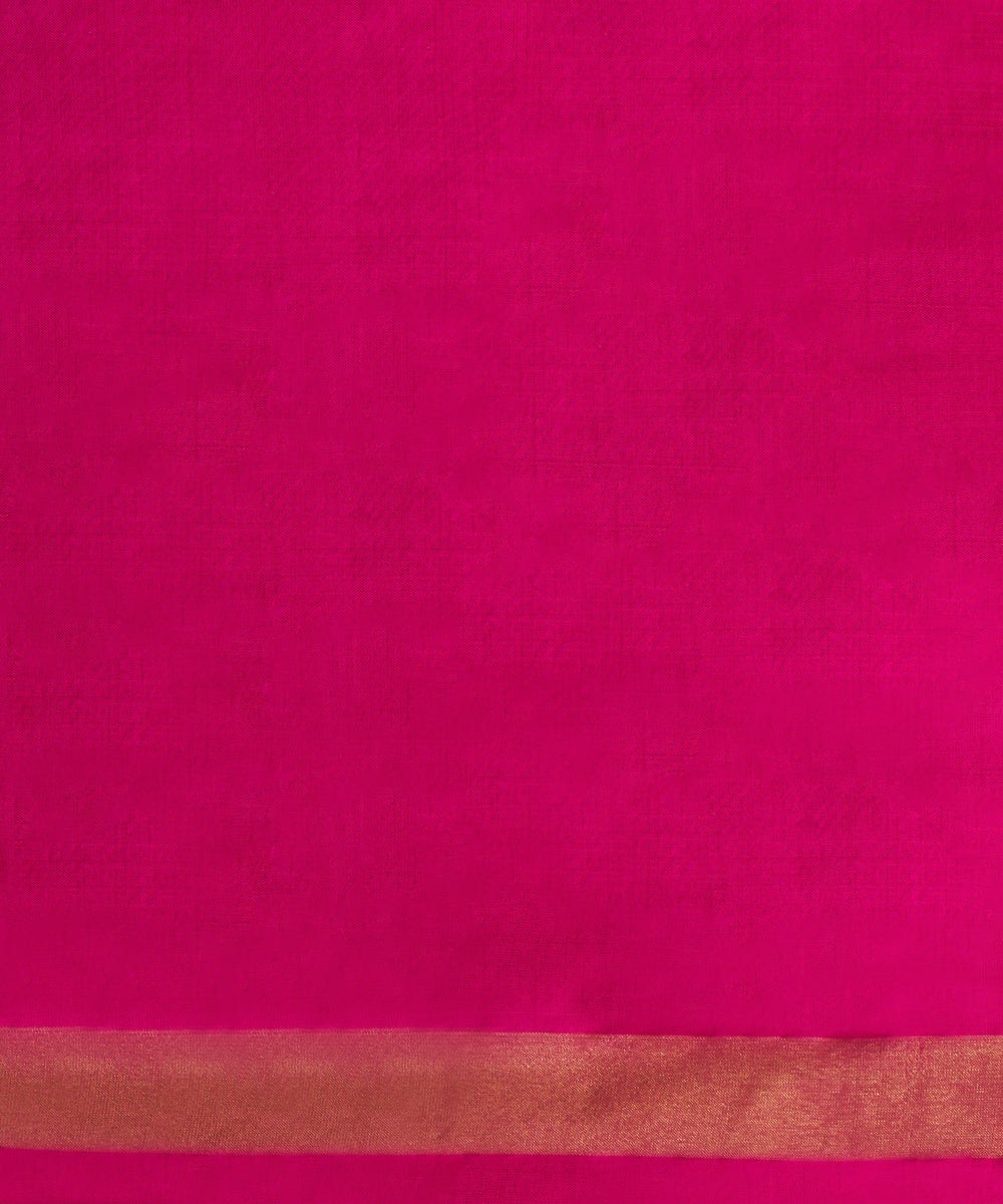 Handloom_White_And_Pink_Pure_Mulberry_Silk_Ikat_Patola_Saree_With_Zari_Border_WeaverStory_05