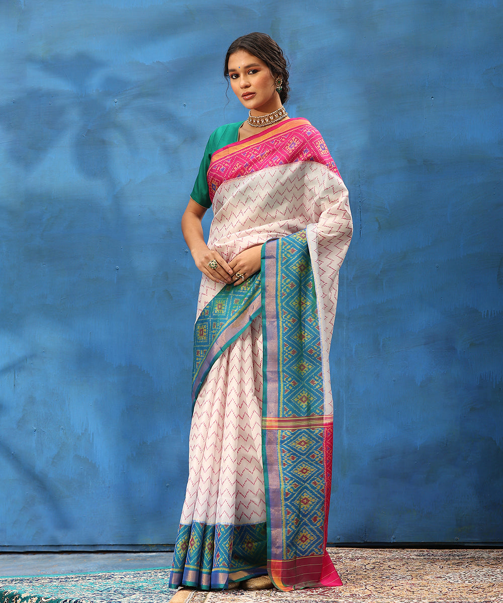 Handloom_White_And_Magenta_Pure_Mulberry_Silk_Ikat_Patola_Saree_With_Zari_Border_WeaverStory_01