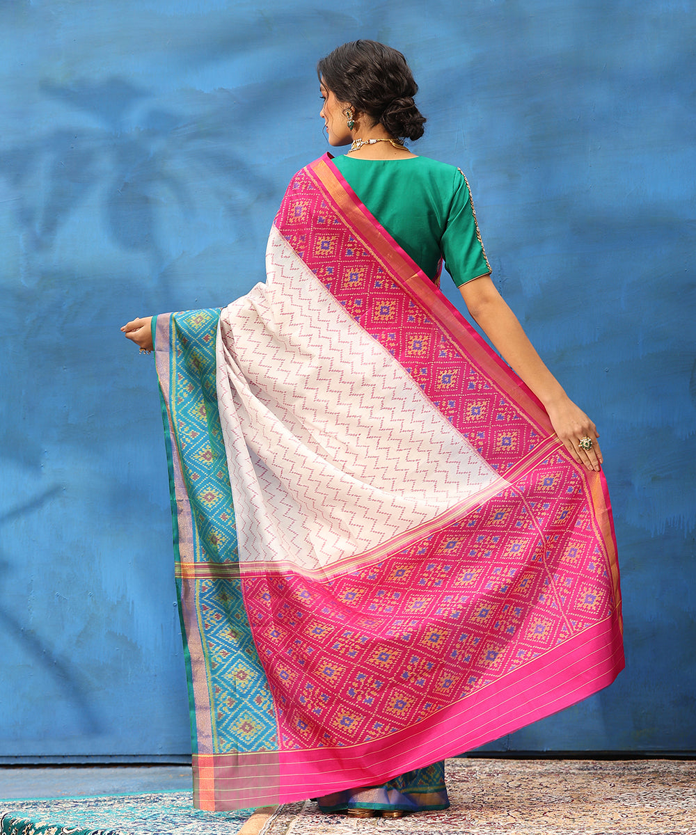 Handloom_White_And_Magenta_Pure_Mulberry_Silk_Ikat_Patola_Saree_With_Zari_Border_WeaverStory_03