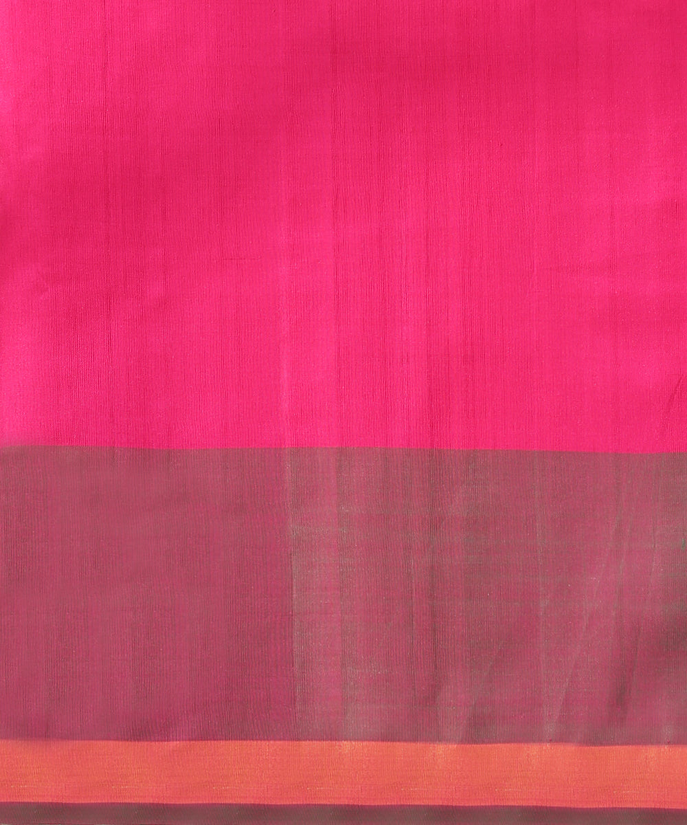 Handloom_White_And_Magenta_Pure_Mulberry_Silk_Ikat_Patola_Saree_With_Zari_Border_WeaverStory_05