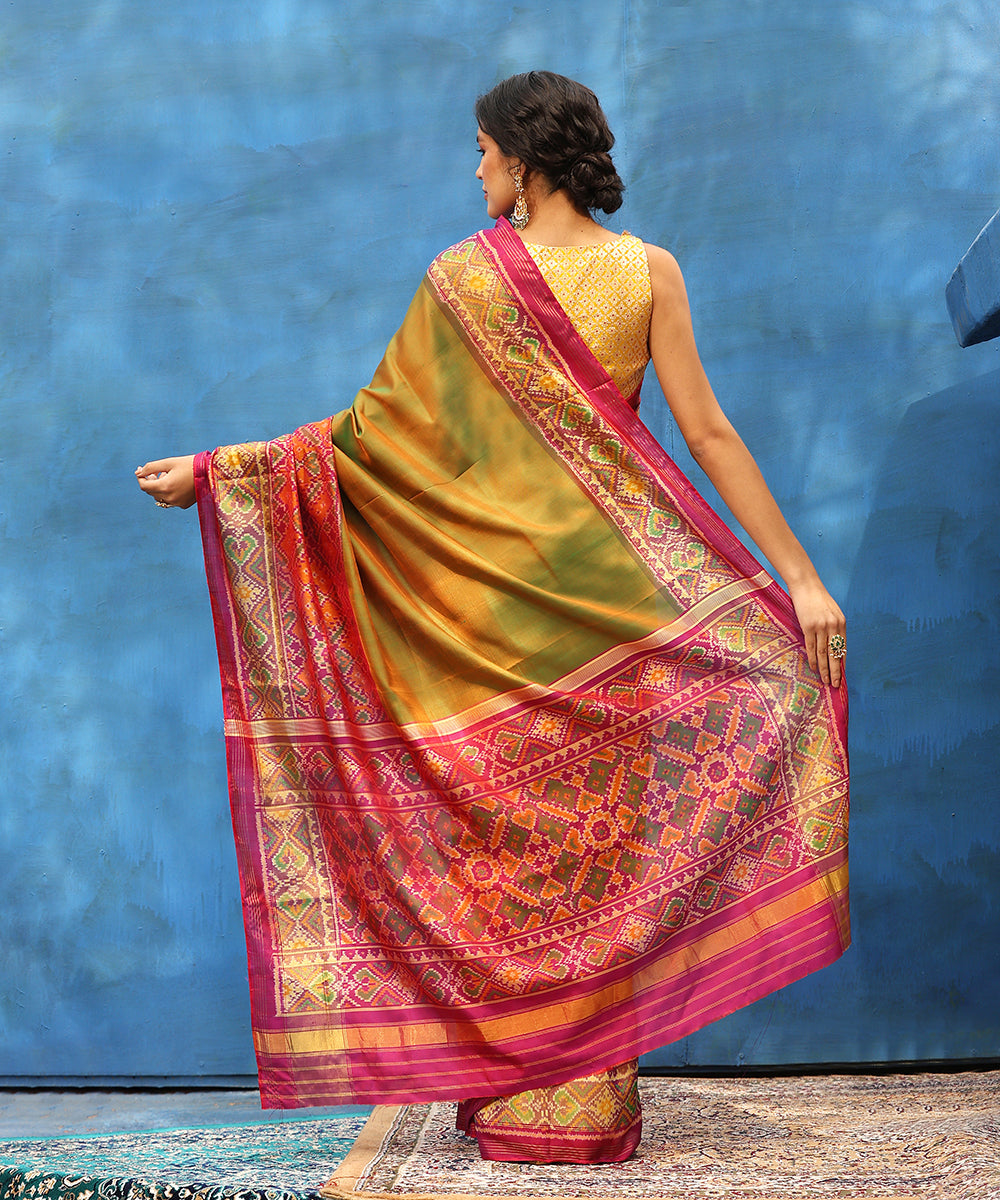 Green_And_Plum_Handloom_Pure_Mulberry_Silk_Ikat_Patola_Saree_With_Zari_Border_WeaverStory_03