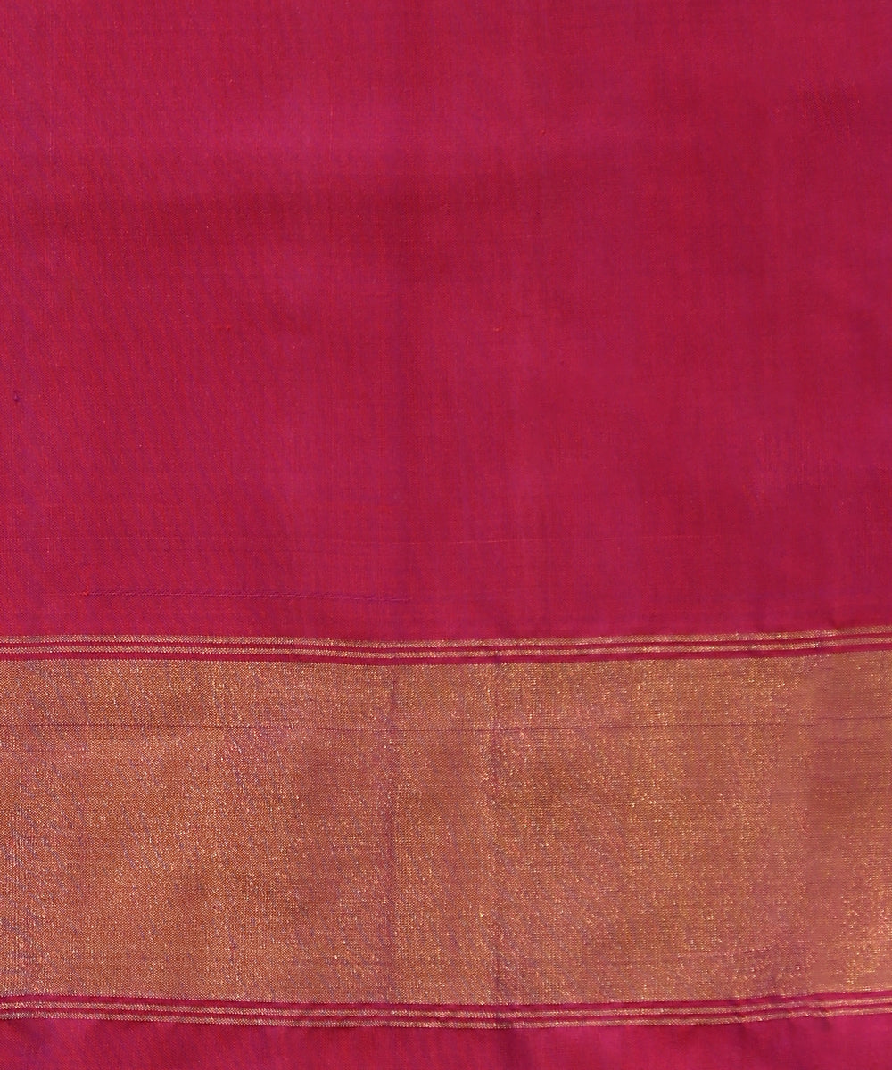 Green_And_Plum_Handloom_Pure_Mulberry_Silk_Ikat_Patola_Saree_With_Zari_Border_WeaverStory_05
