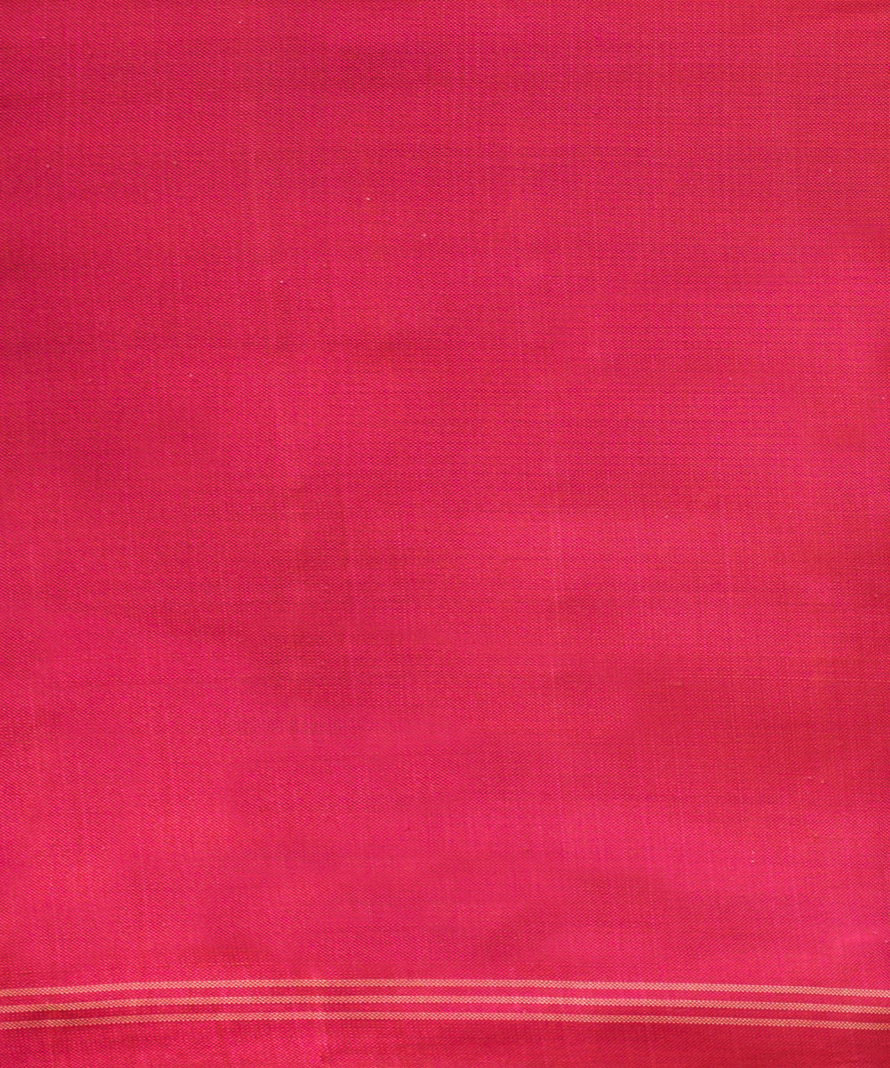 Handloom_Green_And_Magenta_Pure_Mulberry_Silk_Ikat_Patola_Saree_With_Elephants_On_Pallu_WeaverStory_05