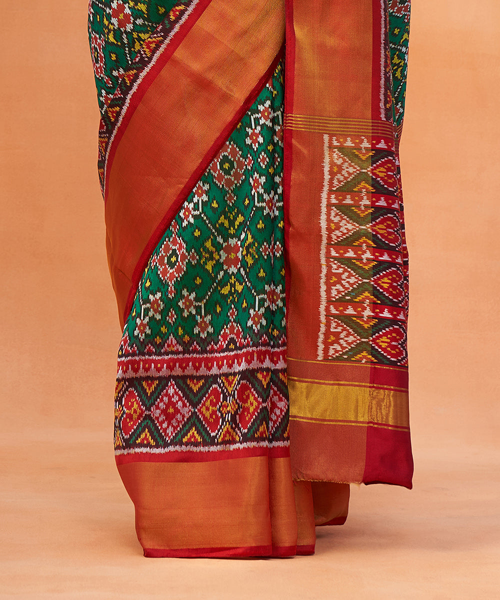 Green_Handloom_Pure_Mulberry_Silk_Ikat_Patola_Saree_With_Yellow_And_Green_Geometrical_Pattern_WeaverStory_04