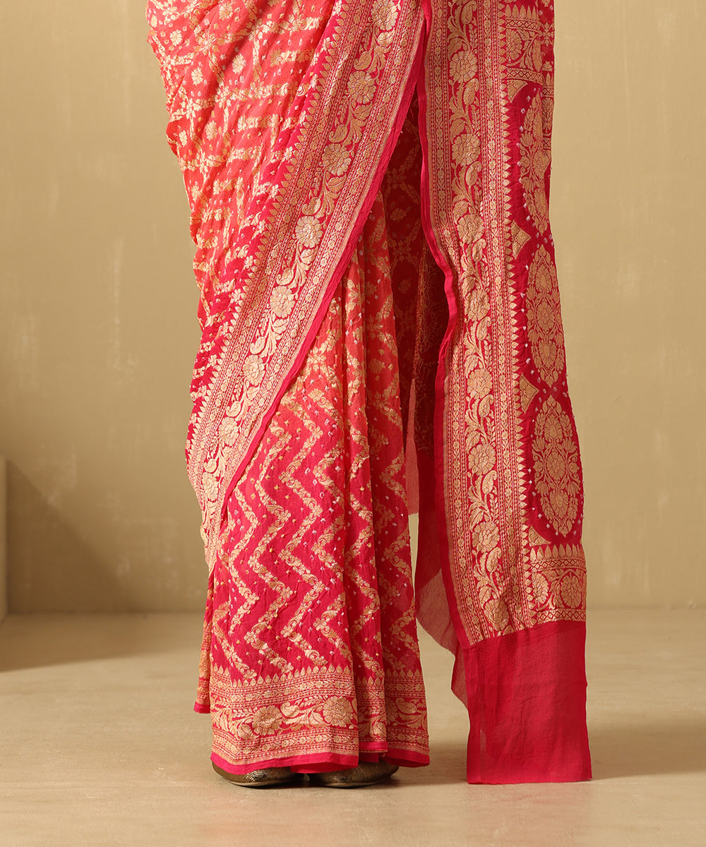 Handloom_Coral_And_Pink_Ombre_Dyed_Pure_Georgette_Banarasi_Bandhej_Saree_WeaverStory_04