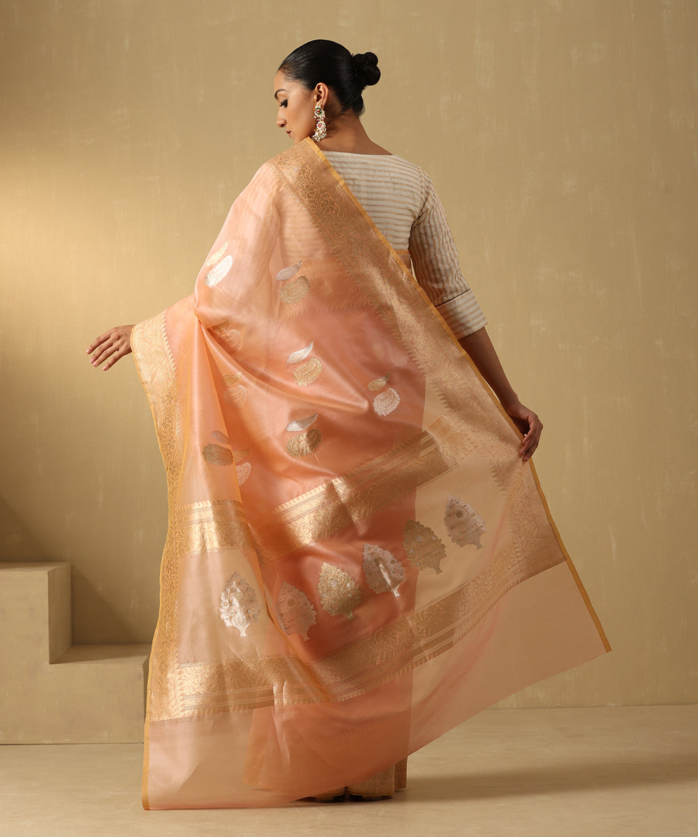 Handloom_Peach_Pure_Kora_Silk_Banarasi_Saree_With_Sona_Rupa_Booti_WeaverStory_03