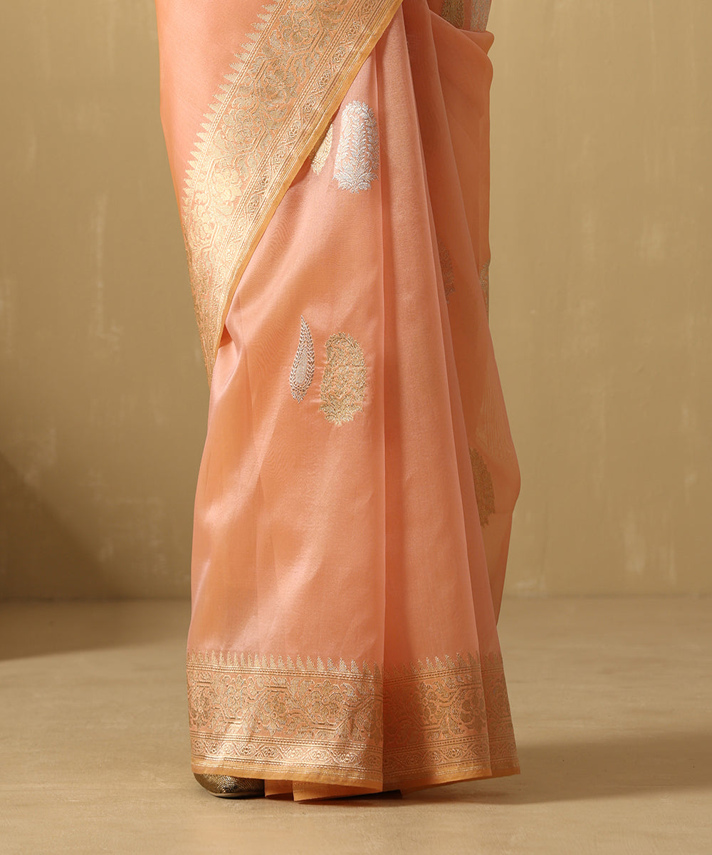 Handloom_Peach_Pure_Kora_Silk_Banarasi_Saree_With_Sona_Rupa_Booti_WeaverStory_04