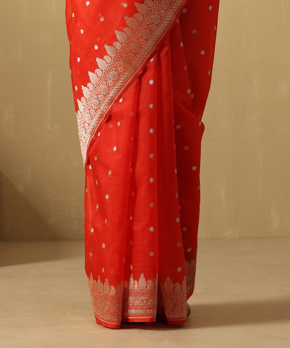 Tomato_Red_Handloom_Pure_Kora_Silk_Banarasi_Saree_With_Sona_Rupa_Booti_WeaverStory_04