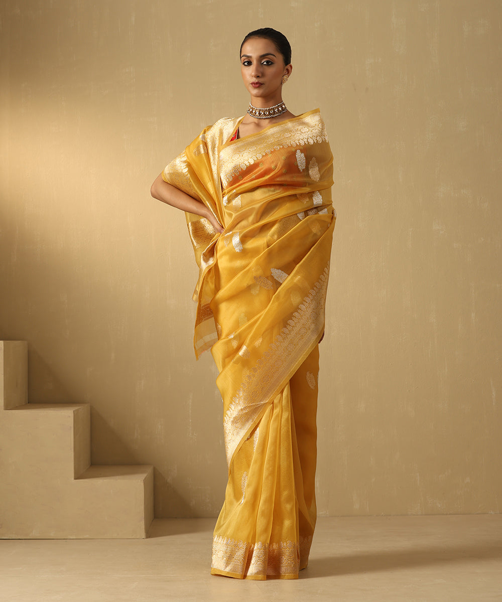 Handloom_Mustard_Yellow_Pure_Kora_Silk_Banarasi_Saree_With_Sona_Rupa_Booti_WeaverStory_02