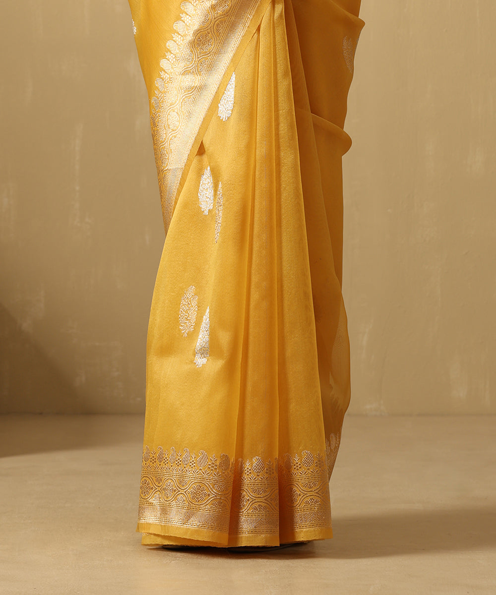 Handloom_Mustard_Yellow_Pure_Kora_Silk_Banarasi_Saree_With_Sona_Rupa_Booti_WeaverStory_04