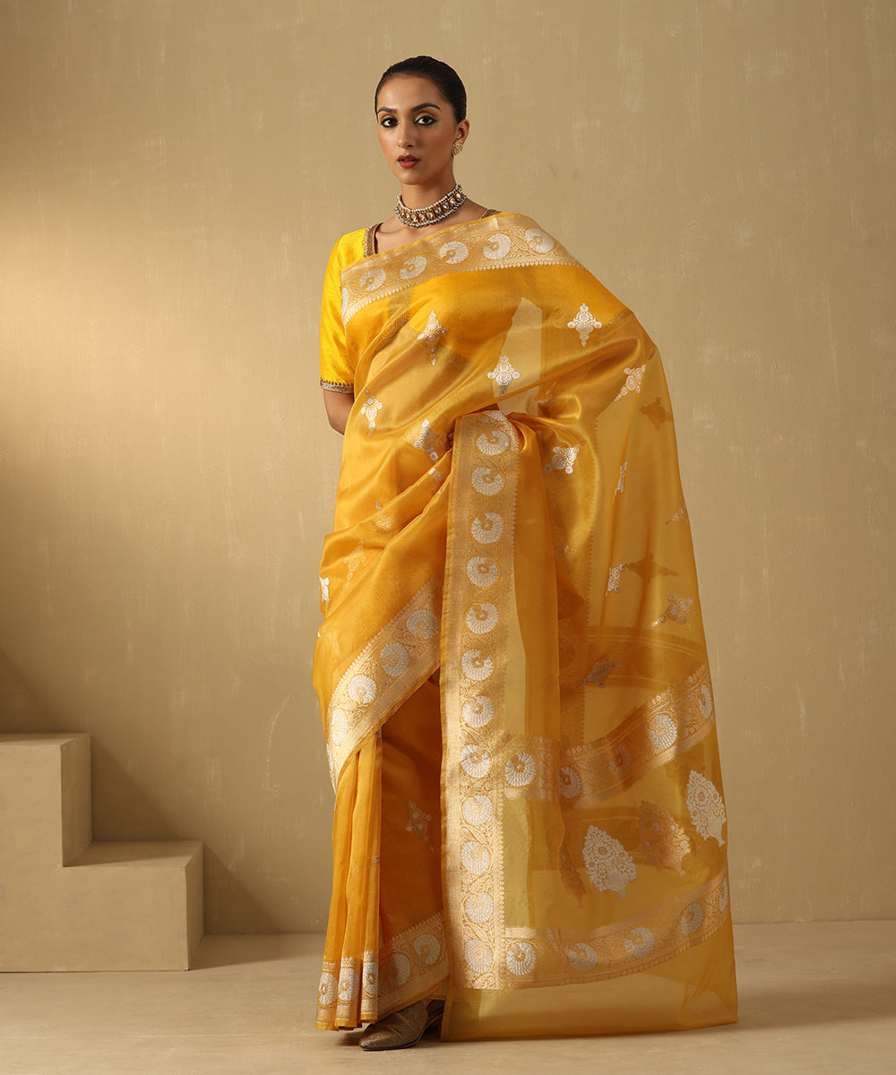Mustard_Handloom_Pure_Kora_Silk_Banarasi_Saree_With_Sona_Rupa_Booti_And_Floral_Border_WeaverStory_02