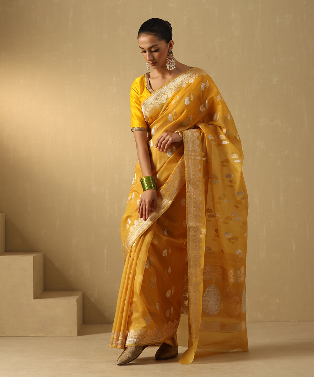 Handloom_Mustard_Pure_Kora_Silk_Banarasi_Saree_With_Sona_Rupa_Paisley_Booti_WeaverStory_02