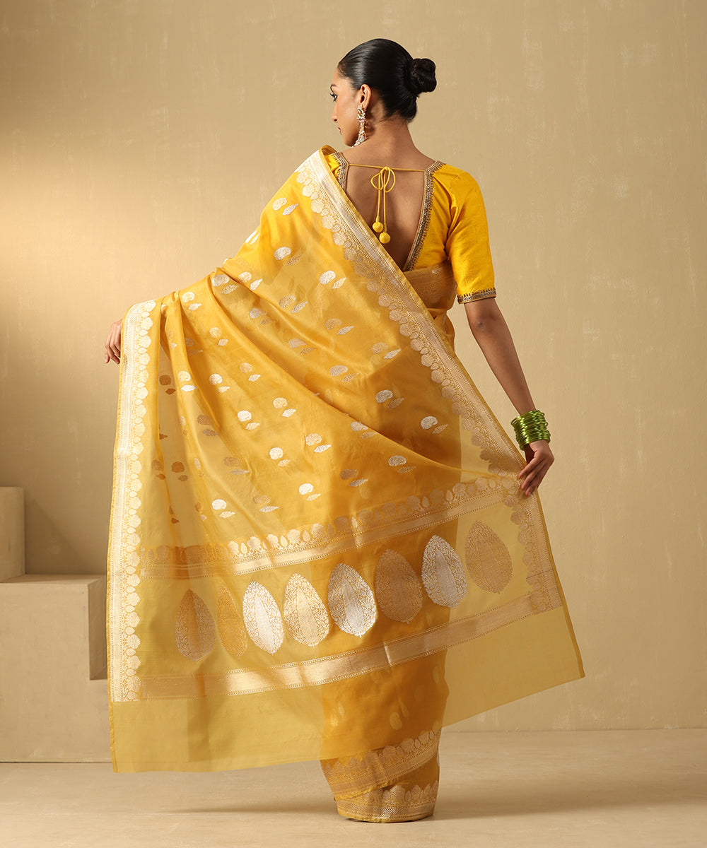 Handloom_Mustard_Pure_Kora_Silk_Banarasi_Saree_With_Sona_Rupa_Paisley_Booti_WeaverStory_03