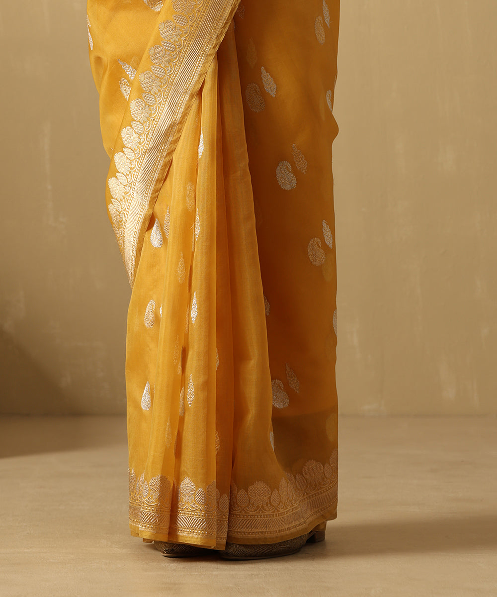 Handloom_Mustard_Pure_Kora_Silk_Banarasi_Saree_With_Sona_Rupa_Paisley_Booti_WeaverStory_04
