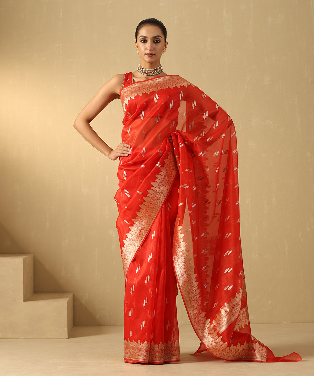 Red_Handloom_Pure_Kora_Silk_Banarasi_Saree_With_Sona_Rupa_Booti_And_Open_Border_WeaverStory_02