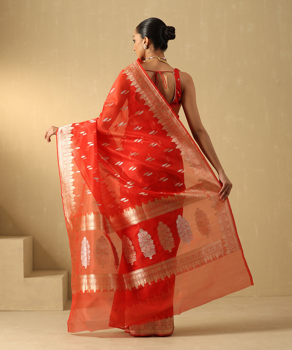 Red_Handloom_Pure_Kora_Silk_Banarasi_Saree_With_Sona_Rupa_Booti_And_Open_Border_WeaverStory_03