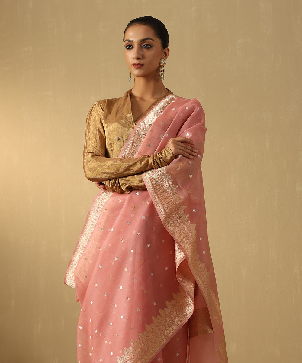 Handloom_Soft_Pink_Pure_Kora_Silk_Banarasi_Saree_With_Sona_Rupa_Booti_And_Floral_Border_WeaverStory_01