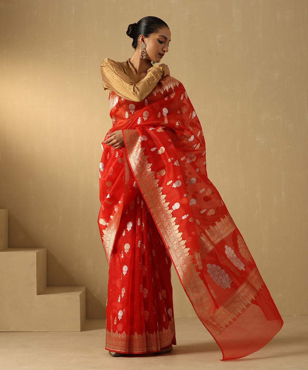 Red_Handloom_Pure_Kora_Silk_Banarasi_Saree_With_Sona_Rupa_Booti_And_Floral_Border_WeaverStory_02