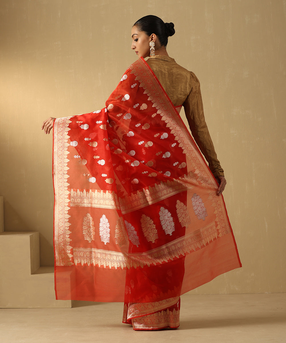 Red_Handloom_Pure_Kora_Silk_Banarasi_Saree_With_Sona_Rupa_Booti_And_Floral_Border_WeaverStory_03