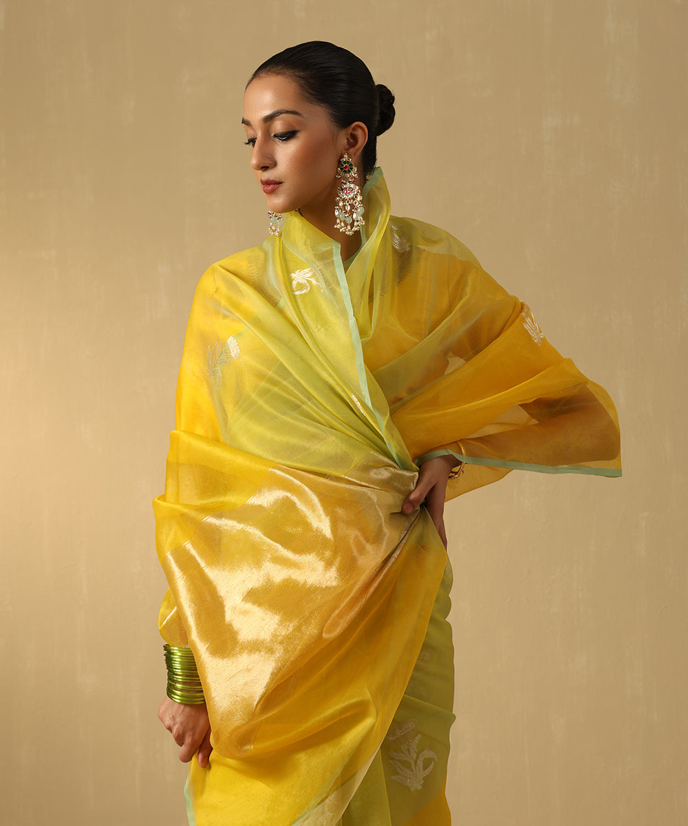 Handloom_Green_And_Yellow_Pure_Kora_Silk_Banarasi_Saree_With_Jamdani_Cutwork_Booti_WeaverStory_01