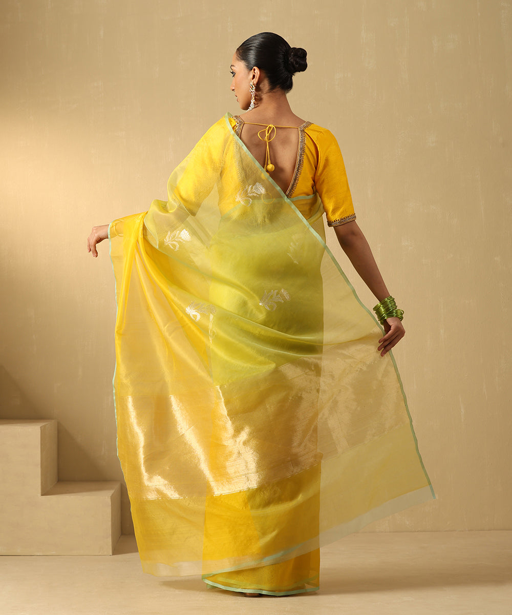 Handloom_Green_And_Yellow_Pure_Kora_Silk_Banarasi_Saree_With_Jamdani_Cutwork_Booti_WeaverStory_03