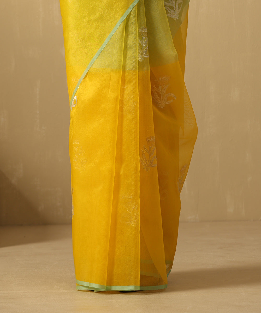 Handloom_Green_And_Yellow_Pure_Kora_Silk_Banarasi_Saree_With_Jamdani_Cutwork_Booti_WeaverStory_04