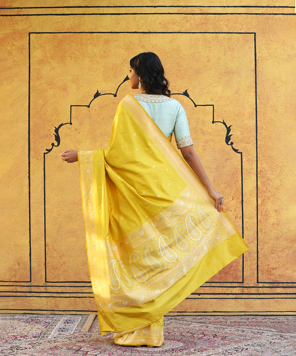 Mustard_Yellow_Handloom_Pure_Katan_Silk_Banarasi_Saree_With_Kadhwa_Booti_WeaverStory_03
