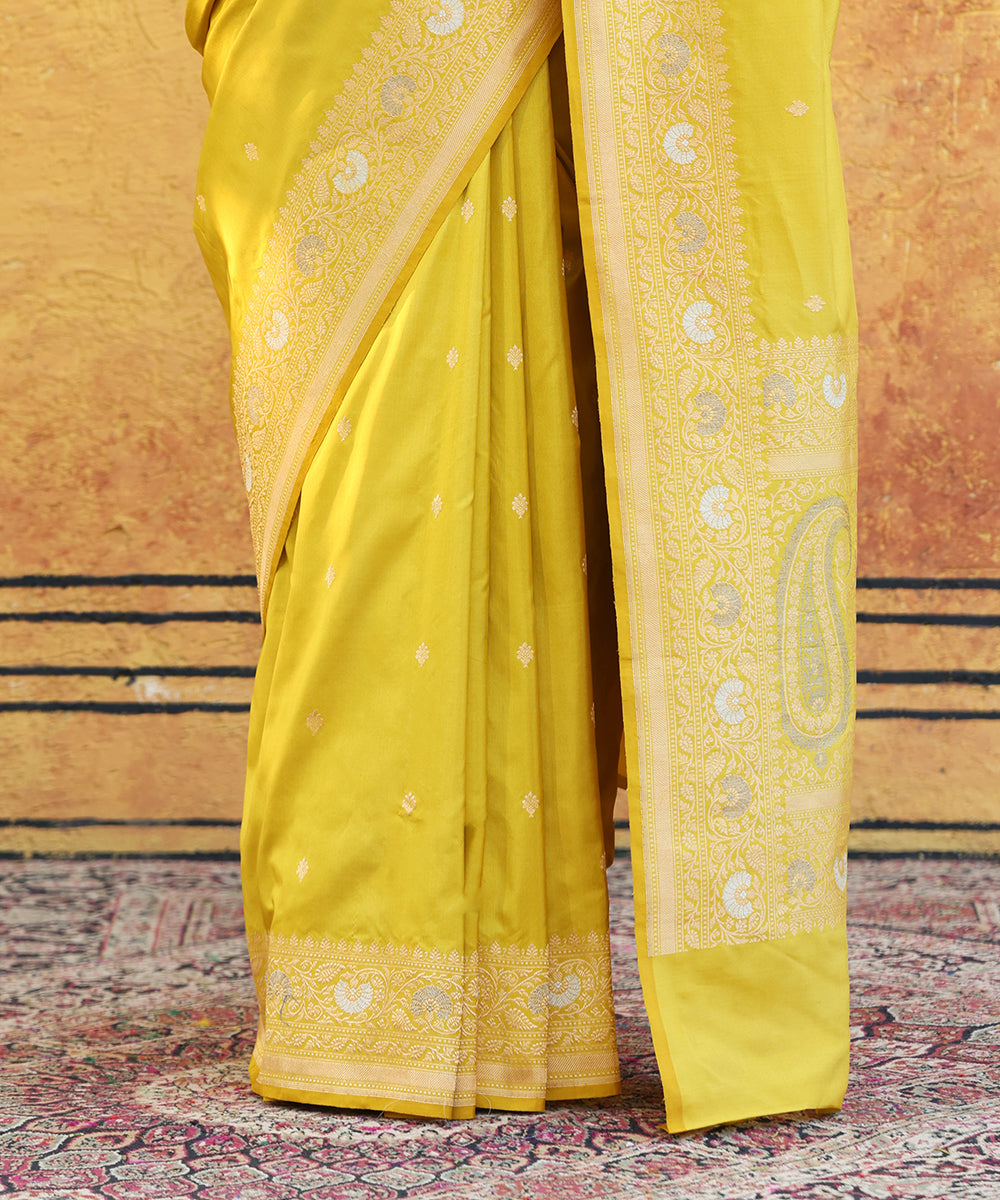 Mustard_Yellow_Handloom_Pure_Katan_Silk_Banarasi_Saree_With_Kadhwa_Booti_WeaverStory_04