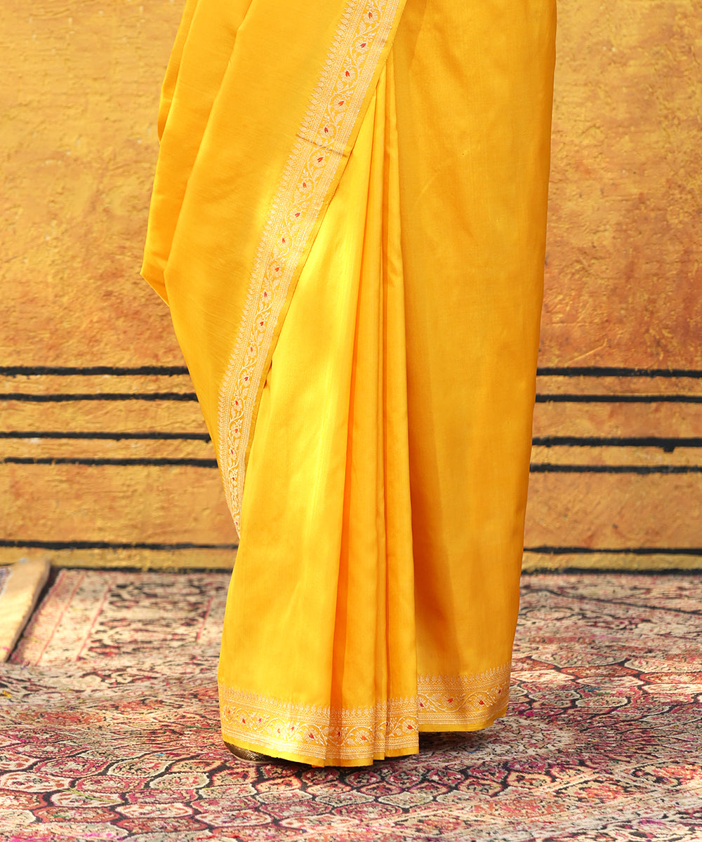Handloom_Mango_Yellow_Pure_Katan_Silk_Banarasi_Saree_With_Meenakari_Border_WeaverStory_04