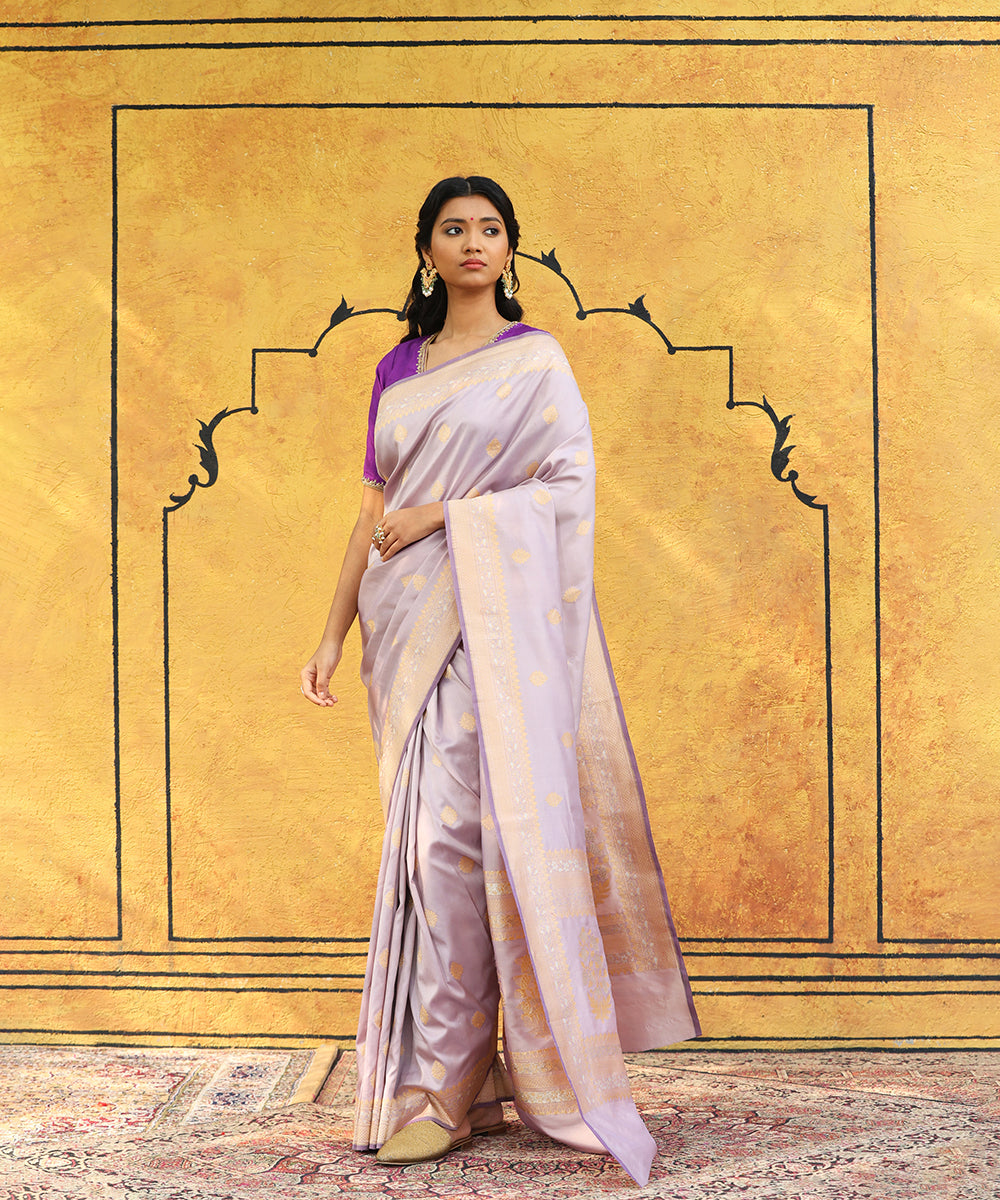 Light_Mauve_Handloom_Pure_Katan_Silk_Banarasi_Saree_With_Kadhwa_Booti_WeaverStory_02