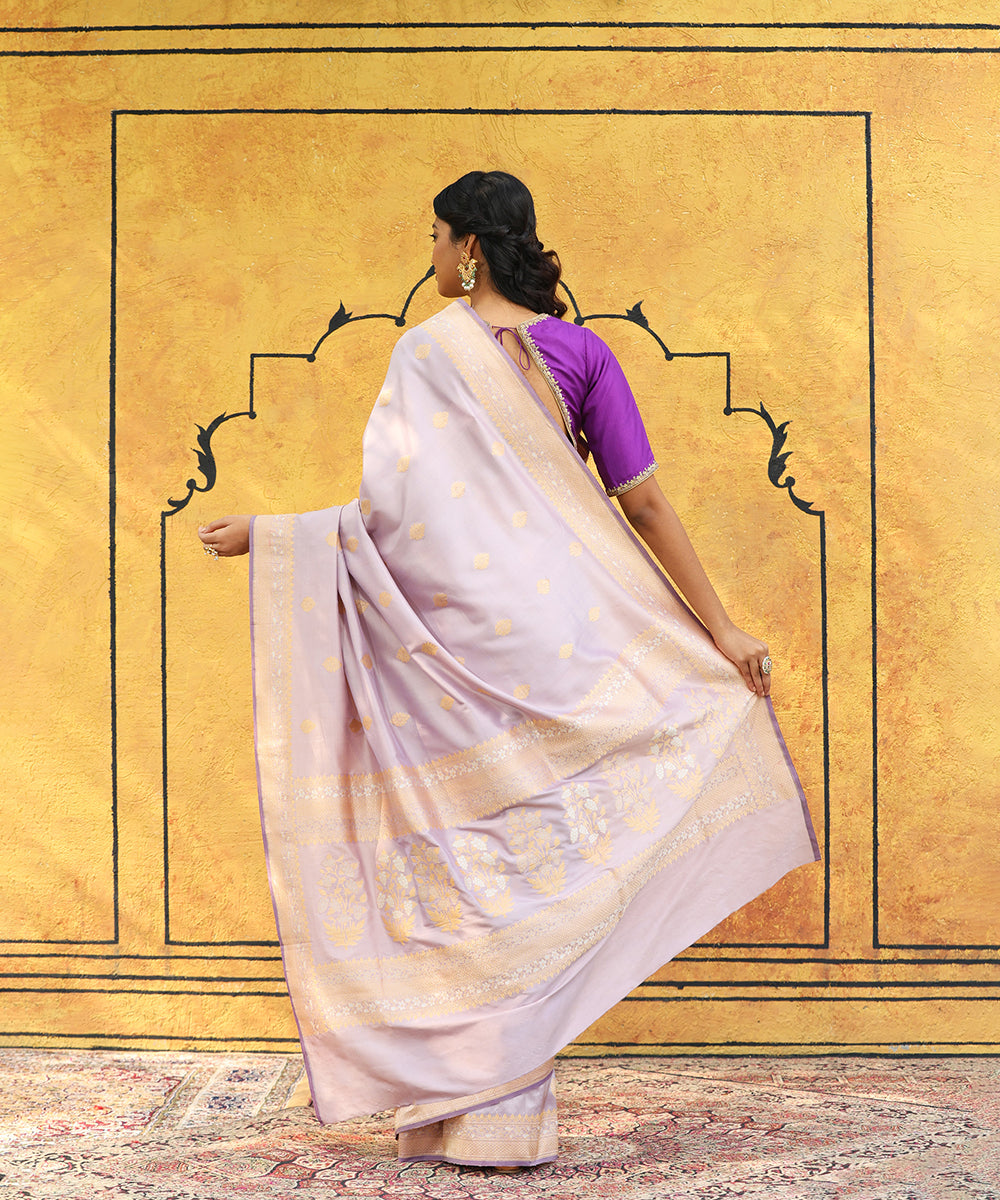 Light_Mauve_Handloom_Pure_Katan_Silk_Banarasi_Saree_With_Kadhwa_Booti_WeaverStory_03
