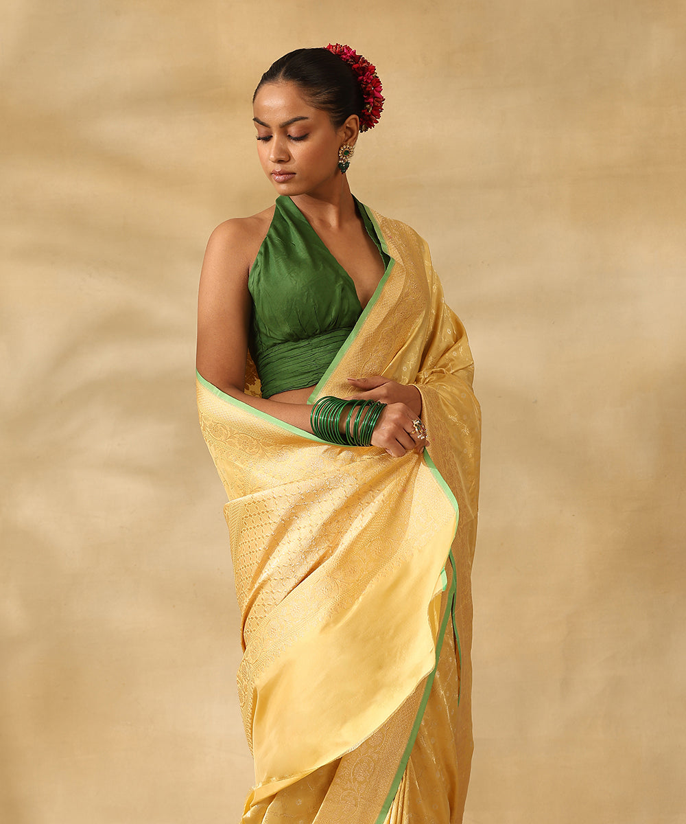 Butterscotch_Yellow_Handloom_Pure_Katan_Silk_Banarasi_Saree_With_Jamdani_Jaal_And_Green_Selvedge_WeaverStory_02