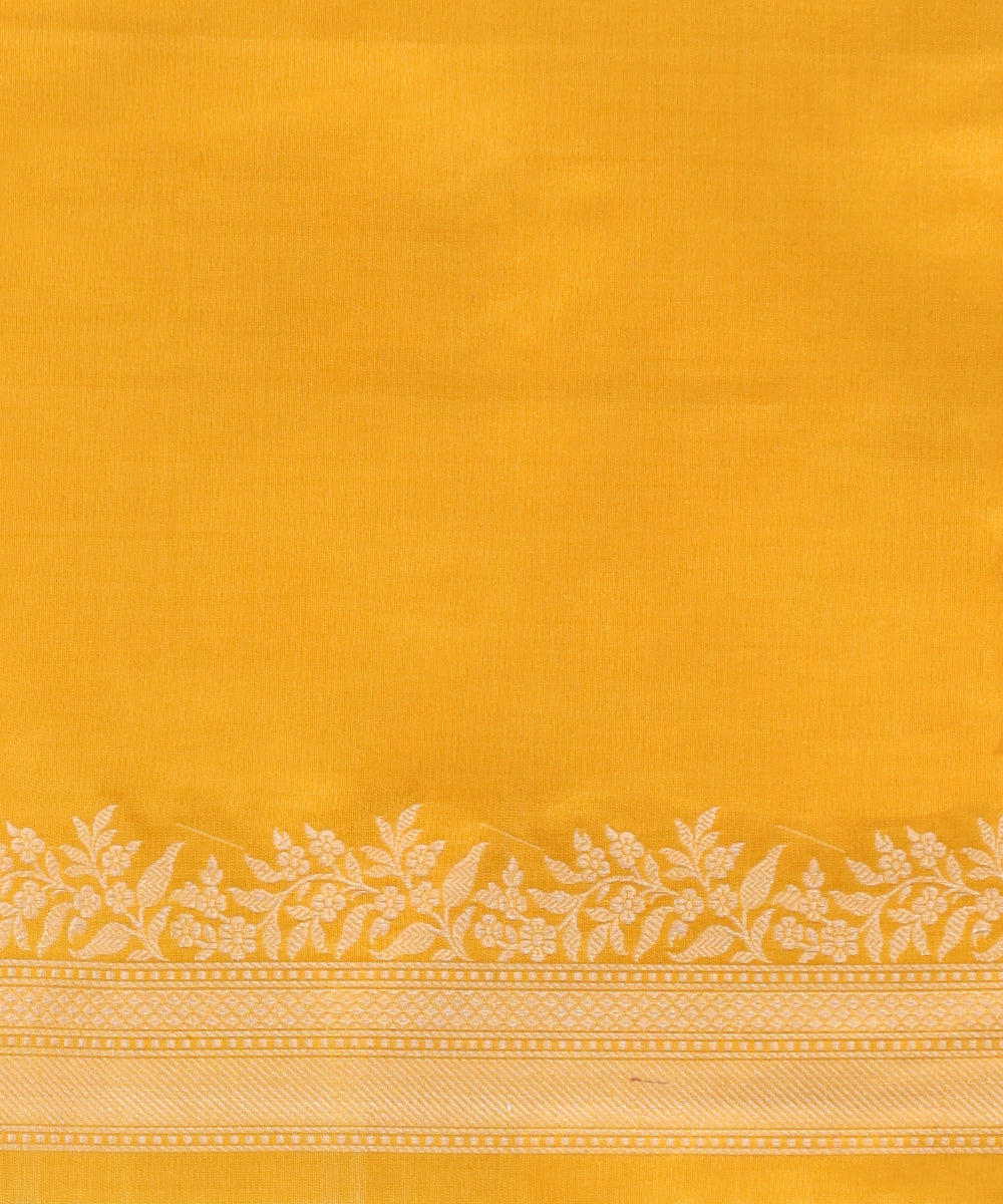 Handloom_Turmeric_Yellow_Pure_Katan_Silk_Saree_With_Kadhwa_Boota_And_Rust_Selvedge_WeaverStory_05