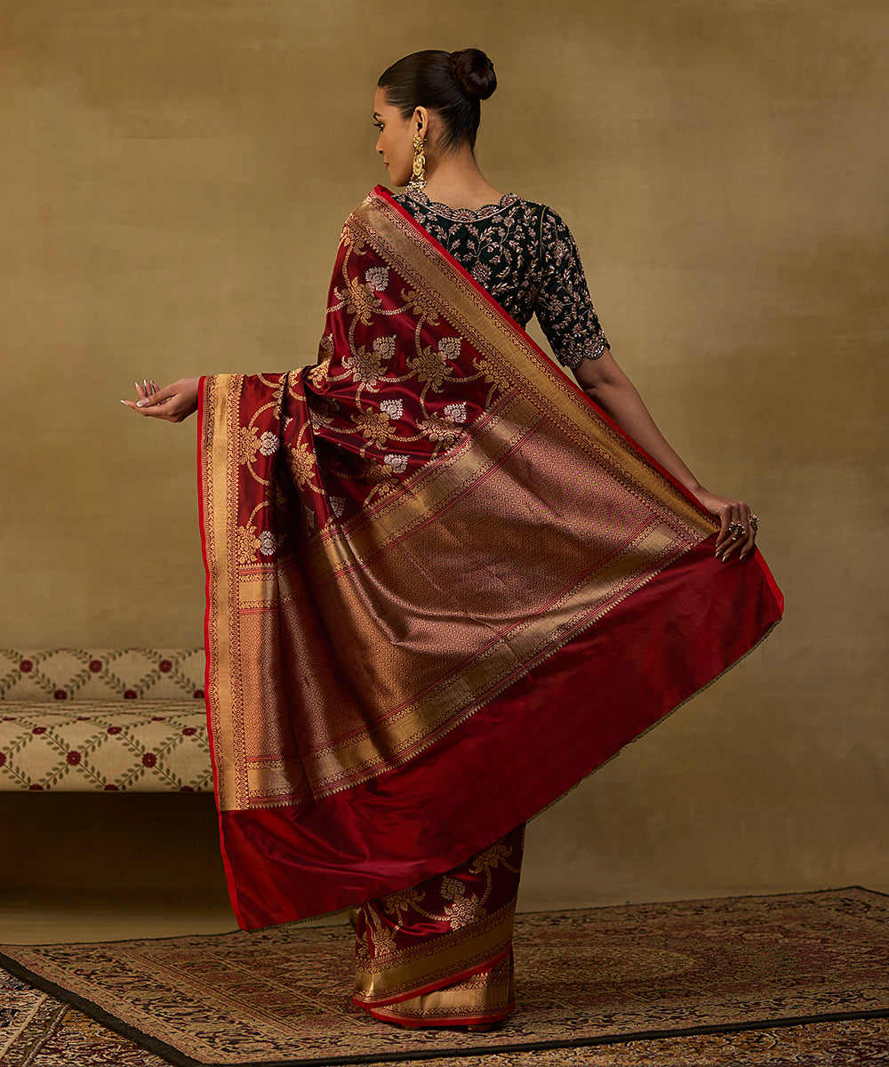 Maroon_Handloom_Pure_Katan_Silk_Banarasi_Saree_With_Sona_Rupa_Kadhwa_Jaal_WeaverStory_03