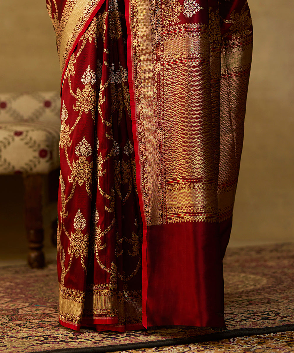 Maroon_Handloom_Pure_Katan_Silk_Banarasi_Saree_With_Sona_Rupa_Kadhwa_Jaal_WeaverStory_04