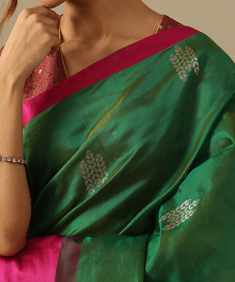 Handloom_Green_Pure_Chanderi_Silk_Saree_With_Floral_Motifs_And_Pink_Mashroo_Border_WeaverStory_04