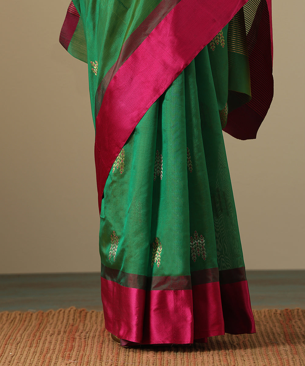 Handloom_Green_Pure_Chanderi_Silk_Saree_With_Floral_Motifs_And_Pink_Mashroo_Border_WeaverStory_05