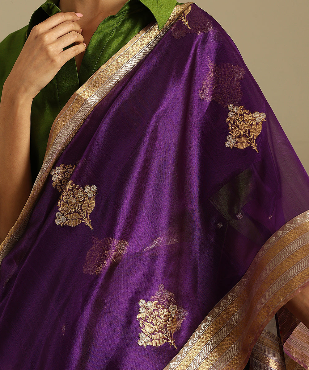 Handloom_Purple_Pure_Silk_Chanderi_Saree_With_Gold_And_Silver_Zari_Floral_Boota_And_Zari_Border_WeaverStory_04