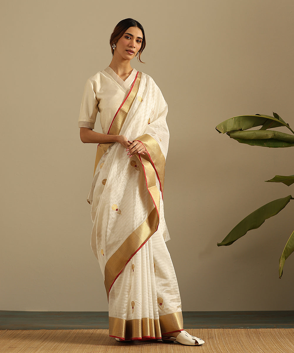 Handloom_White_Striped_Pure_Silk_Chanderi_Saree_With_Floral_Boota_And_Zari_Border_WeaverStory_02