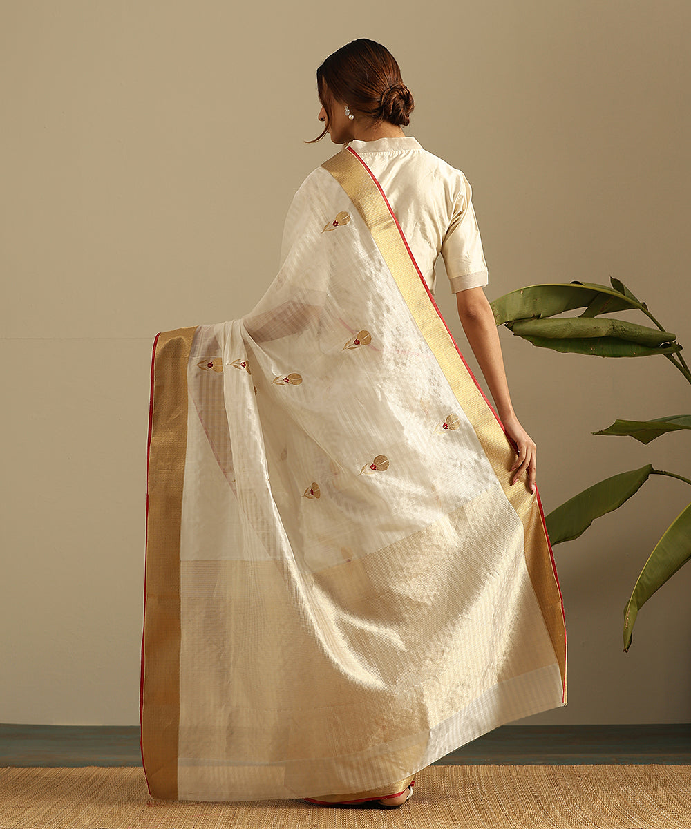 Handloom_White_Striped_Pure_Silk_Chanderi_Saree_With_Floral_Boota_And_Zari_Border_WeaverStory_03