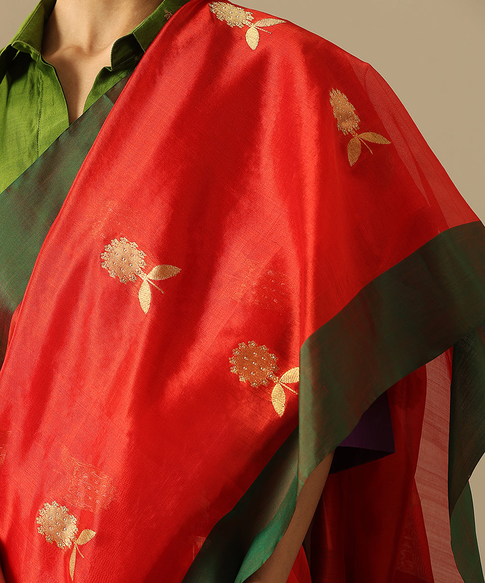 Handloom_Red_Pure_Silk_Chanderi_Saree_With_Marigold_Boota_And_Green_Border_WeaverStory_04