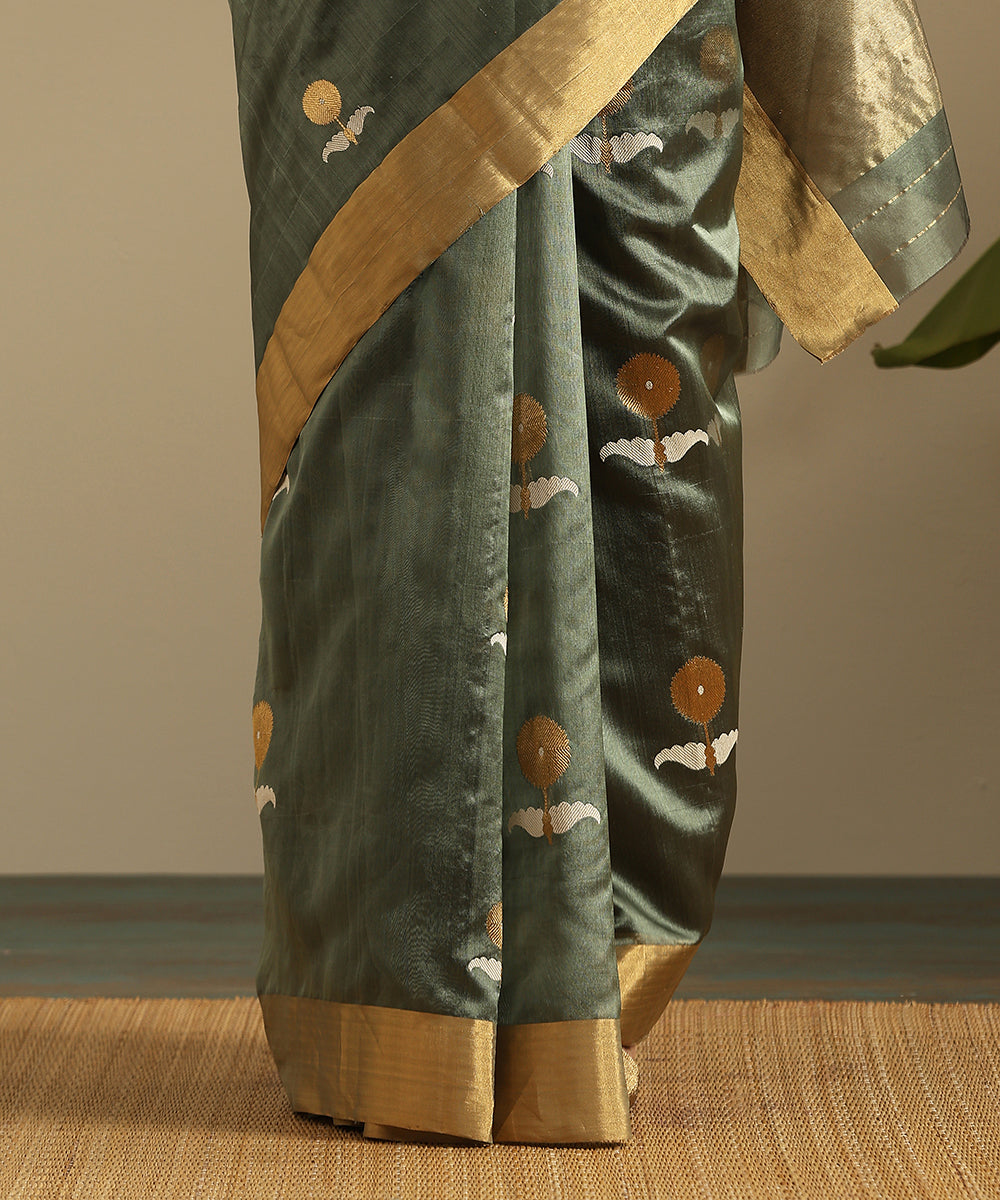Handloom_Olive_Green_Pure_Silk_Chnaderi_Saree_With_Sunflower_Motifs_And_Zari_Border_WeaverStory_05