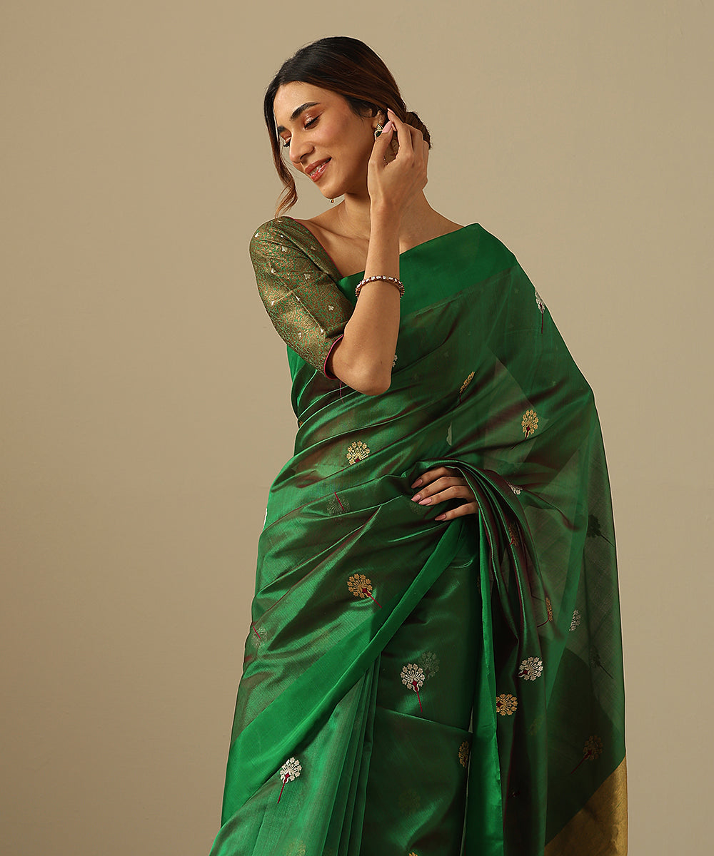 Handloom_Green_Dual_Tone_Pure_Silk_Chanderi_Saree_With_Zari_Meenakari_Flowers_And_Green_Border_WeaverStory_01
