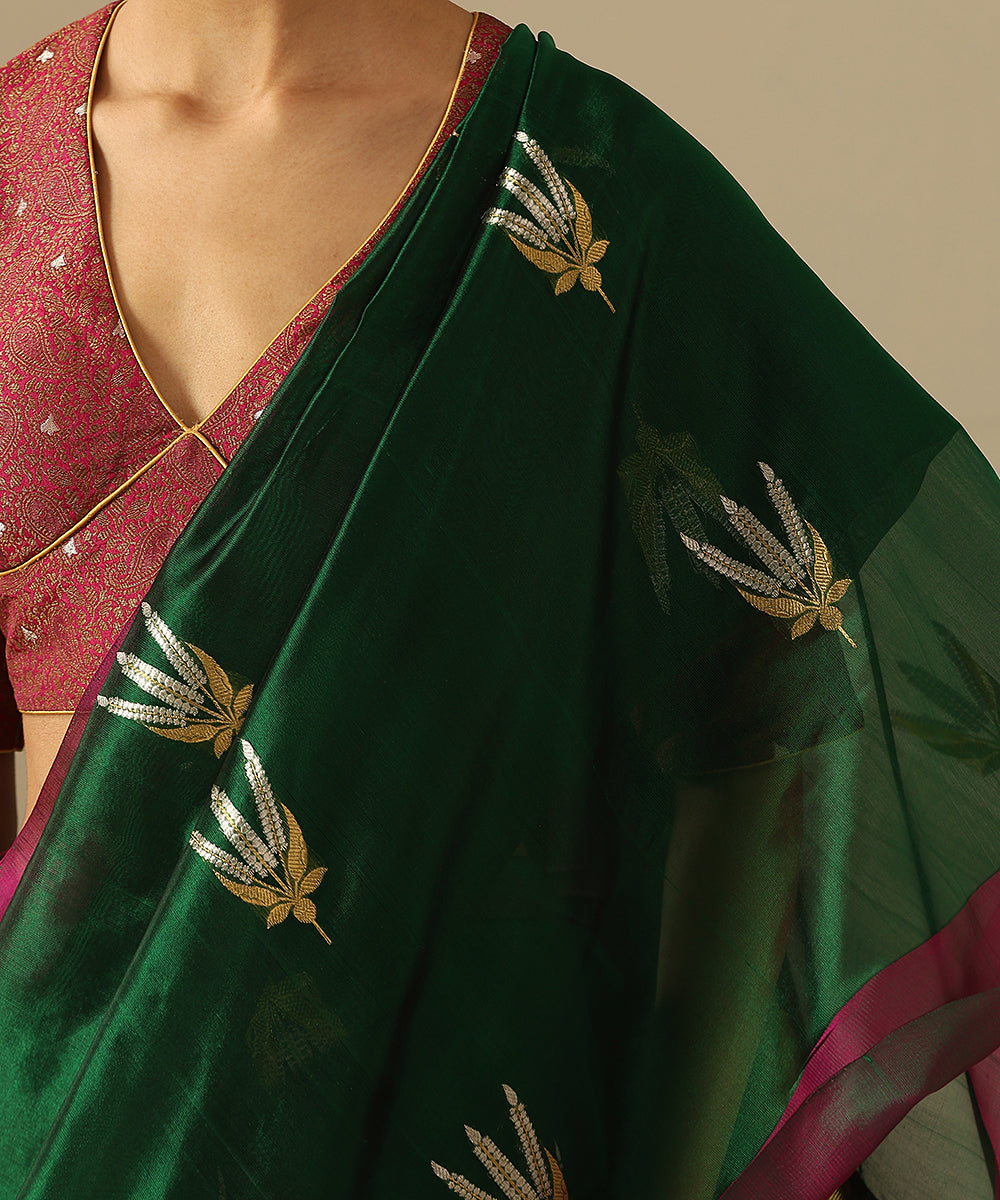 Handloom_Green_Pure_Silk_Chanderi_Saree_With_Wheat_Flower_Motif_And_Pink_Mashroo_Border_WeaverStory_04