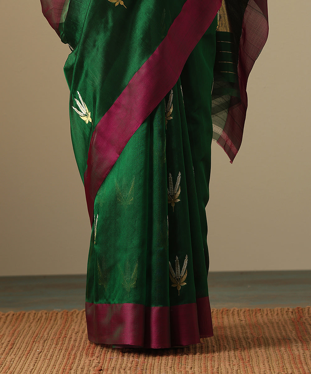 Handloom_Green_Pure_Silk_Chanderi_Saree_With_Wheat_Flower_Motif_And_Pink_Mashroo_Border_WeaverStory_05