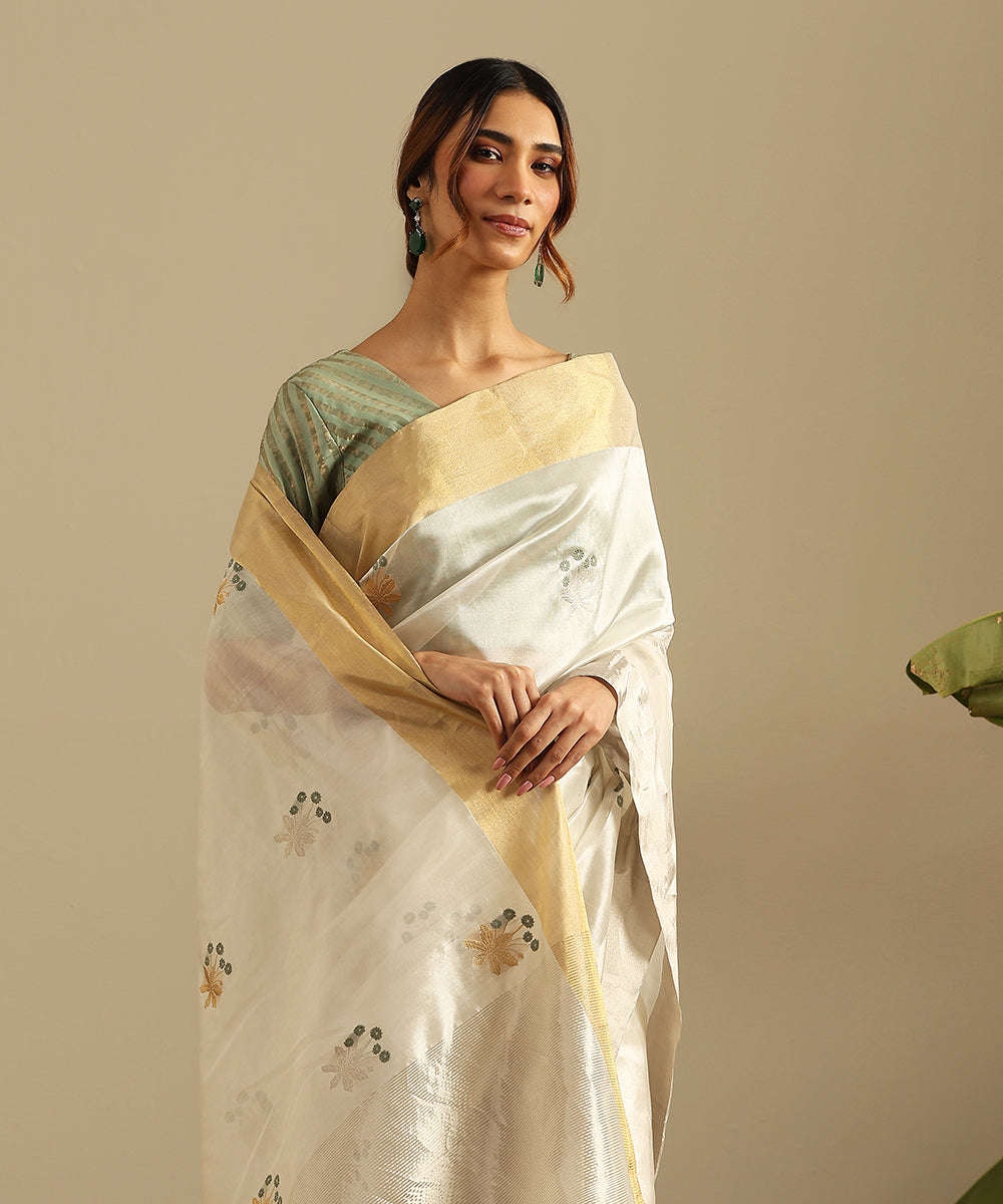 Handloom_White_Pure_Silk_Chanderi_Saree_With_Grey_Flowers_And_Zari_Border_WeaverStory_01