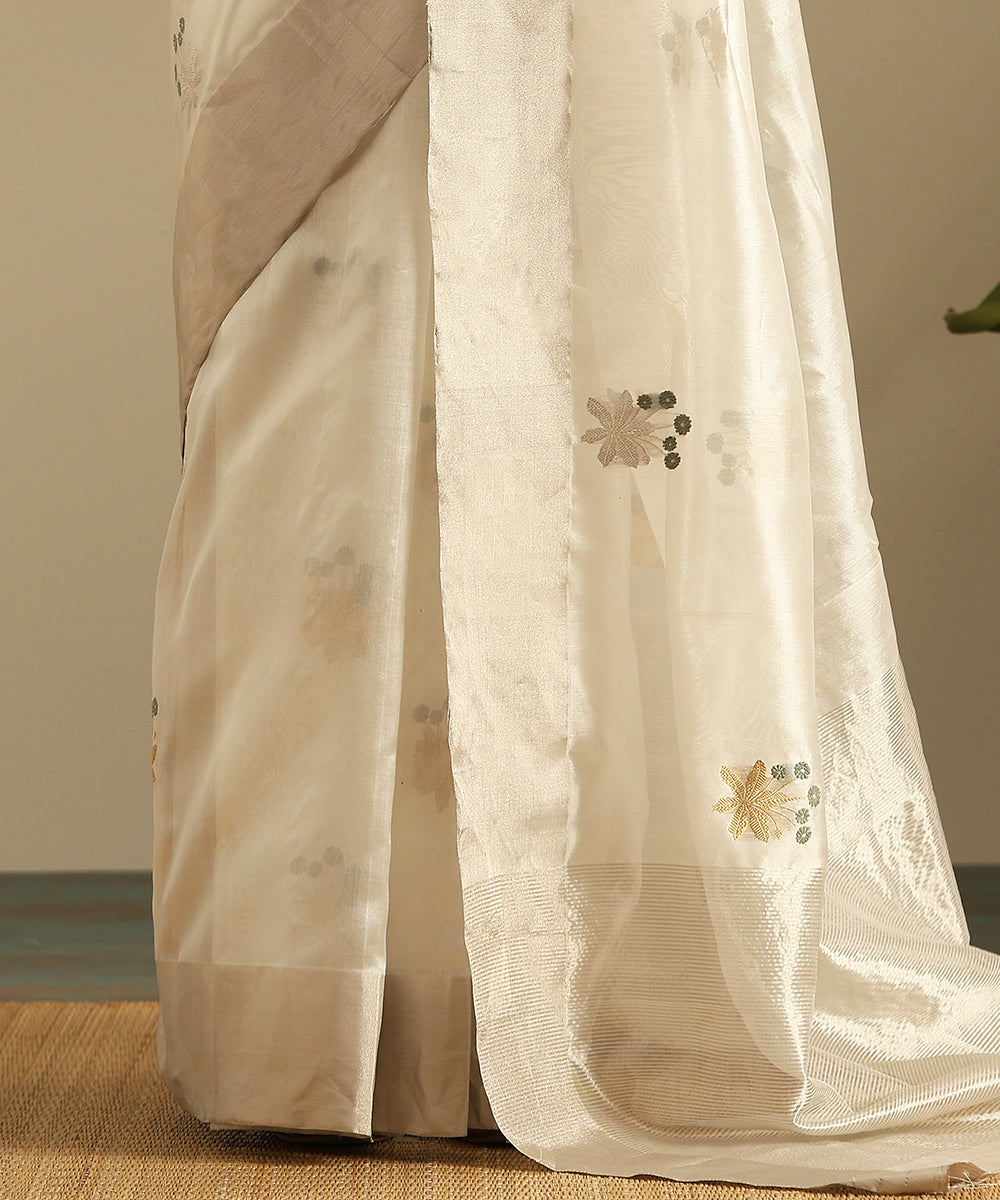 Handloom_White_Pure_Silk_Chanderi_Saree_With_Grey_Flowers_And_Zari_Border_WeaverStory_05