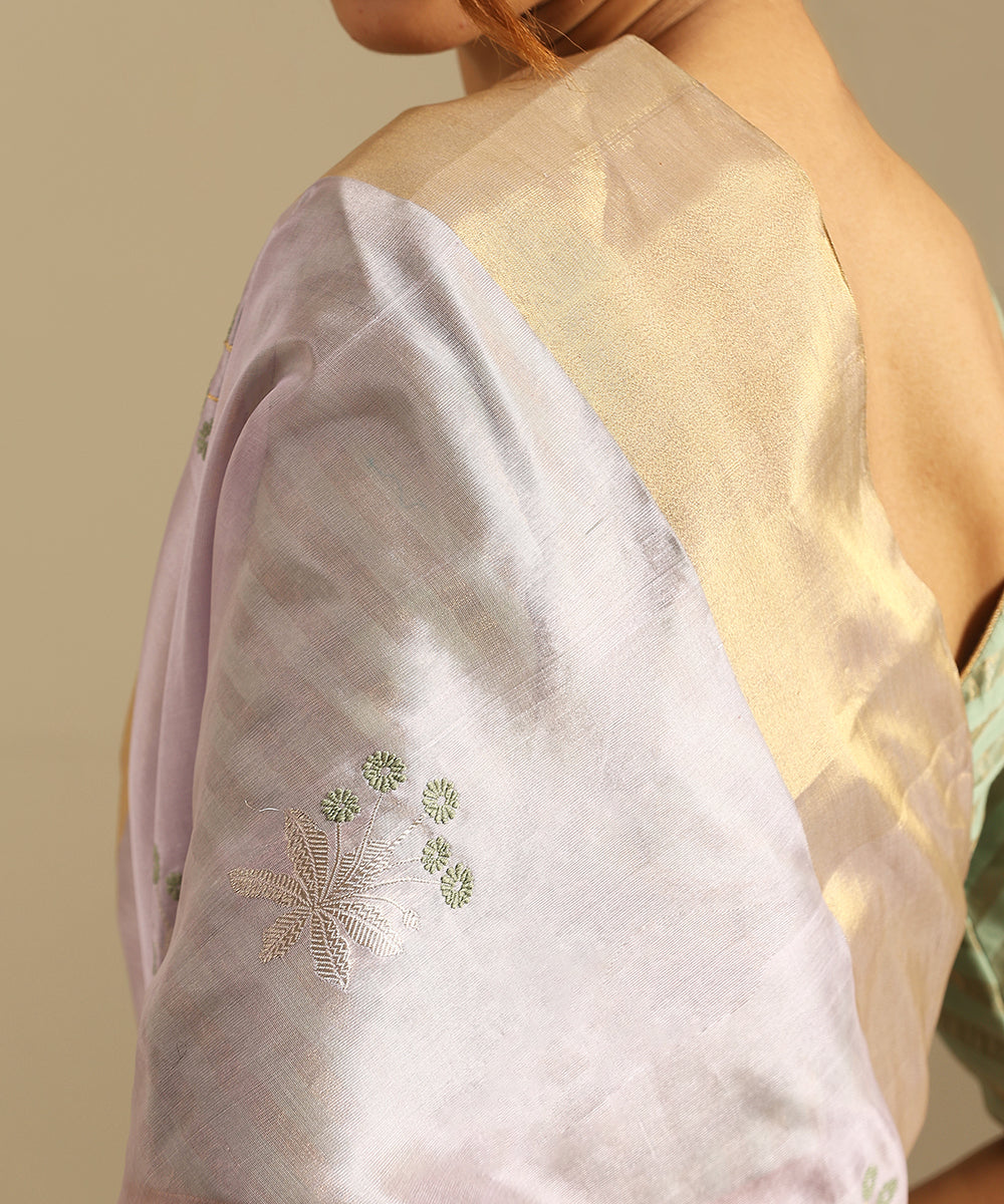 Lavender_Handloom_Pure_Silk_Chanderi_Saree_With_Grey_Flowers_And_Zari_Border_WeaverStory_04